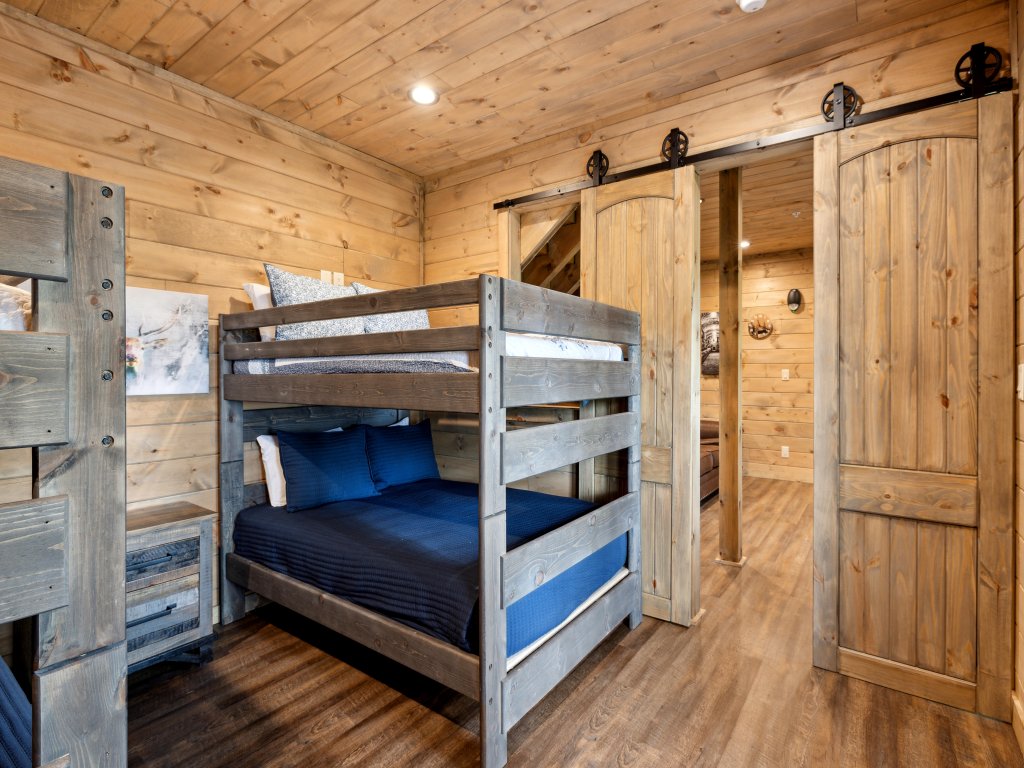 Moonshine Mountain Lodge Vacation Rental in Sevierville - RedAwning