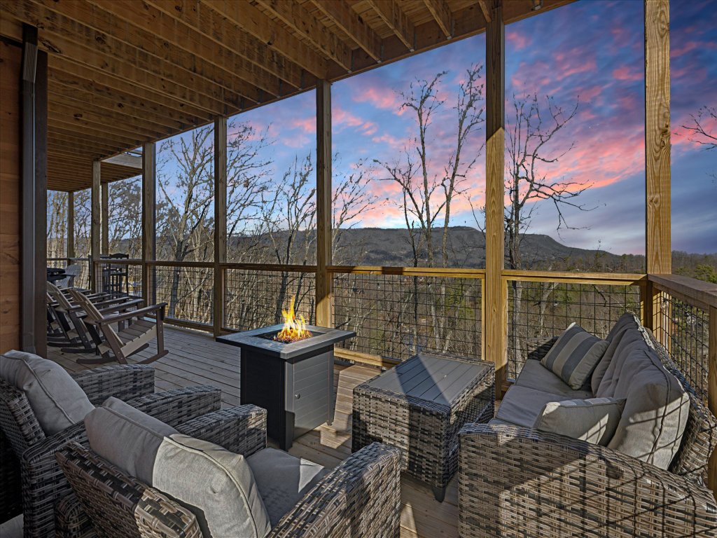 Moonshine Mountain Lodge Vacation Rental in Sevierville - RedAwning