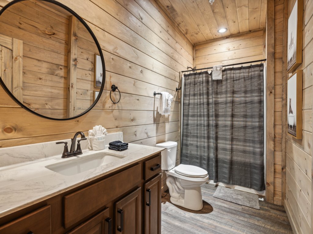 Moonshine Mountain Lodge Vacation Rental in Sevierville - RedAwning