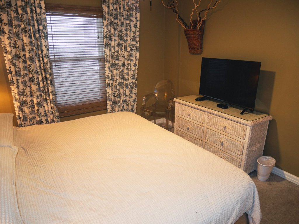 Pelican Beach 1508 Vacation Rental in Destin - RedAwning