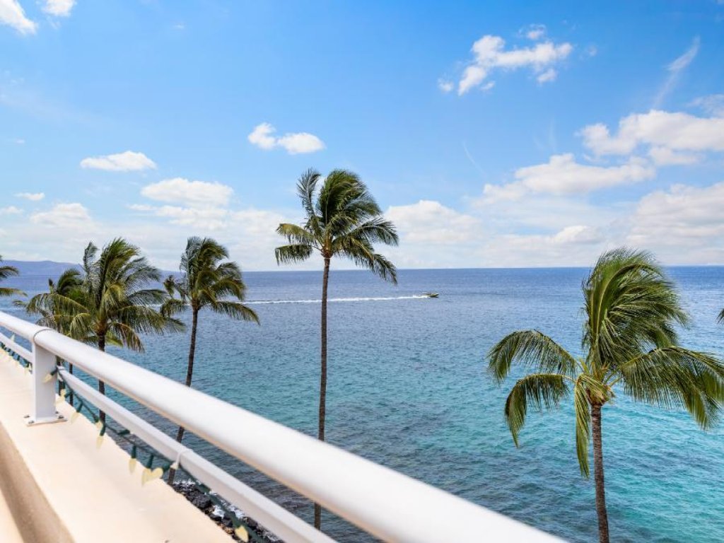 ROYAL MAUIAN, #511 Vacation Rental in Hawaii - RedAwning
