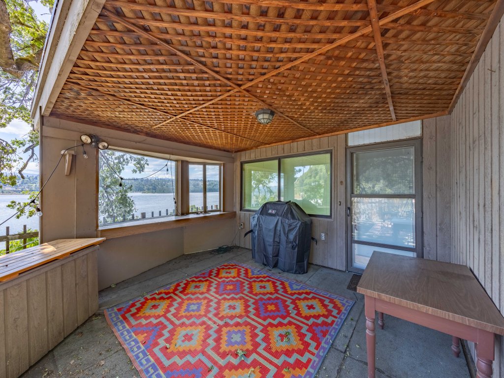 Inventor's Cottage 30 Night Minimum Vacation Rental in Washington - RedAwning
