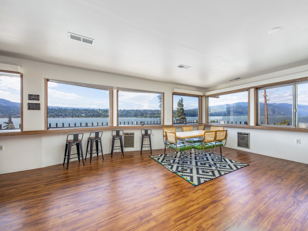 Inventor's Cottage 30 Night Minimum Vacation Rental in Washington - RedAwning