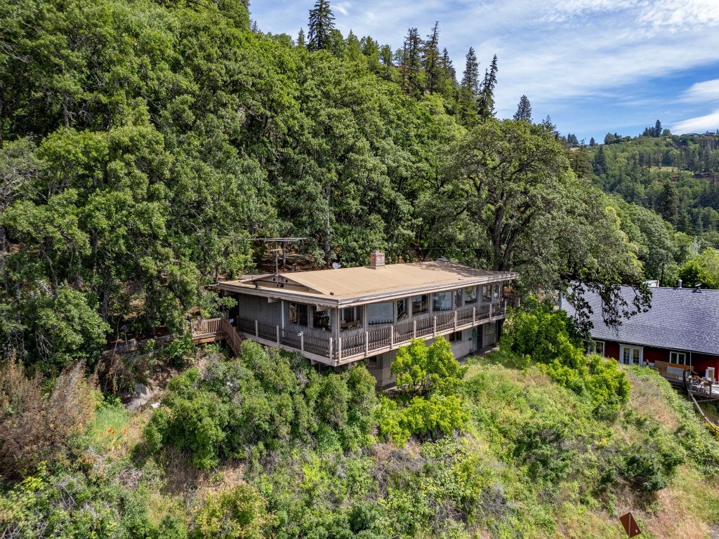Inventor's Cottage 30 Night Minimum Vacation Rental in Washington - RedAwning