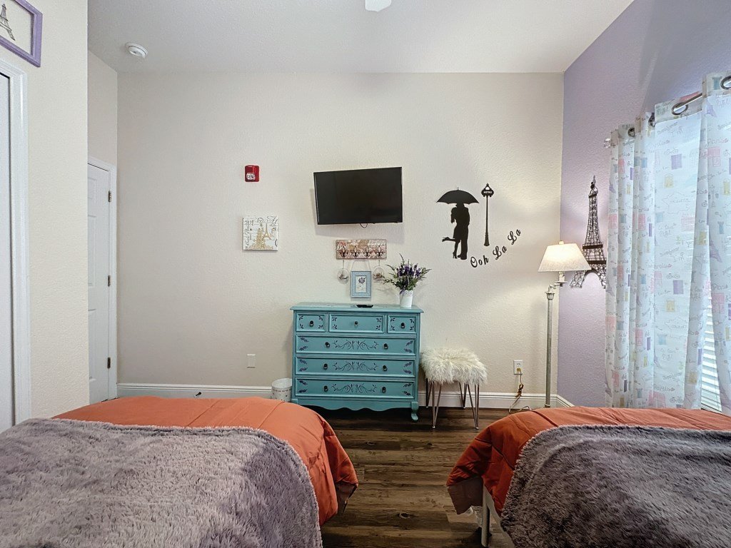 Three Bed 2 Bath Condo Bahama Bay Resort Vacation Rental in Davenport - RedAwning