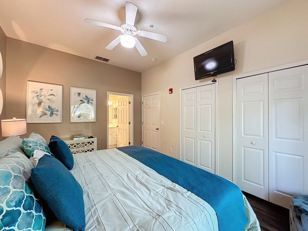 Three Bed 2 Bath Condo Bahama Bay Resort Vacation Rental in Davenport - RedAwning