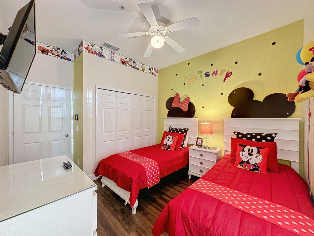 Three Bed 2 Bath Condo Bahama Bay Resort Vacation Rental in Davenport - RedAwning