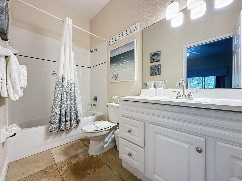 Three Bed 2 Bath Condo Bahama Bay Resort Vacation Rental in Davenport - RedAwning