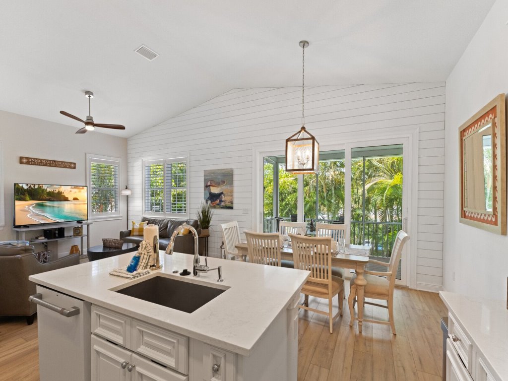 Splash of Lime Vacation Rental in Holmes Beach - RedAwning