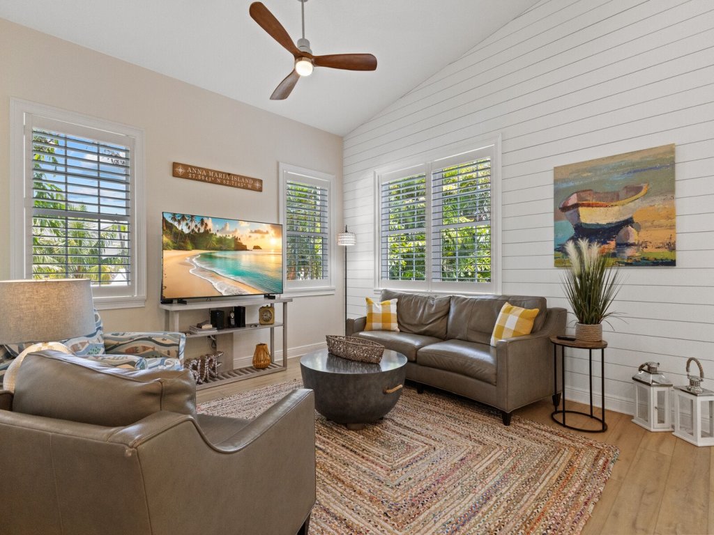 Splash of Lime Vacation Rental in Holmes Beach - RedAwning