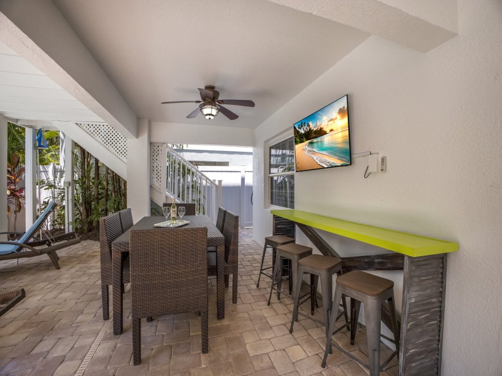 Splash of Lime Vacation Rental in Holmes Beach - RedAwning