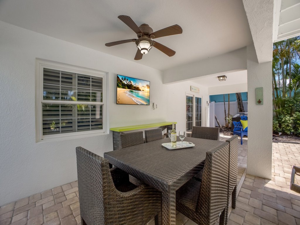 Splash of Lime Vacation Rental in Holmes Beach - RedAwning