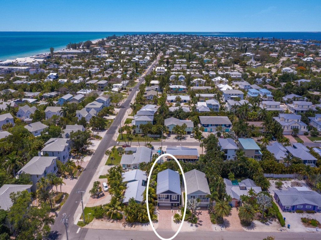 Splash of Lime Vacation Rental in Holmes Beach - RedAwning