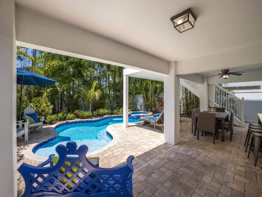 Splash of Lime Vacation Rental in Holmes Beach - RedAwning
