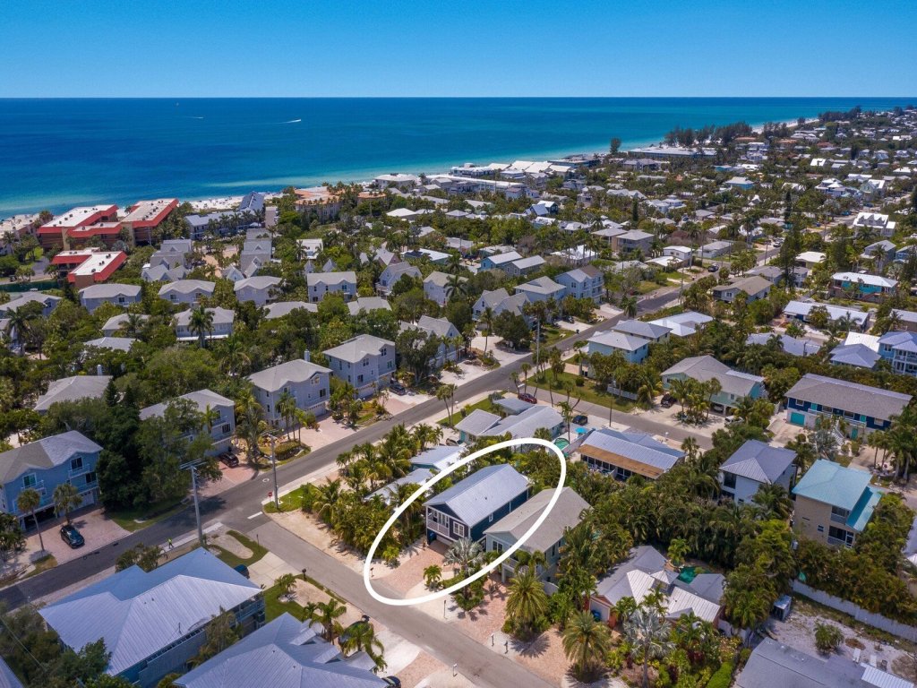 Splash of Lime Vacation Rental in Holmes Beach - RedAwning
