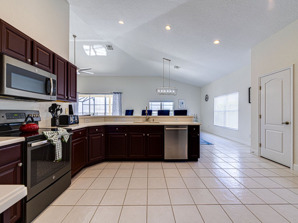 416BC-West Haven Vacation Rental in Davenport - RedAwning