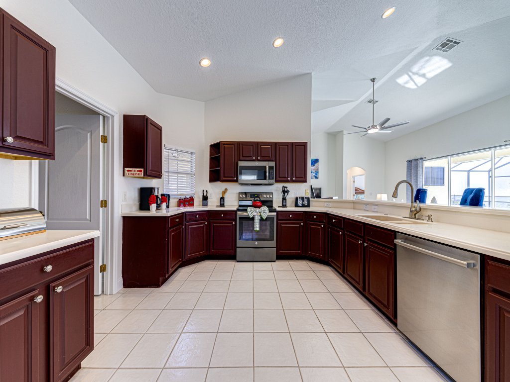 416BC-West Haven Vacation Rental in Davenport - RedAwning