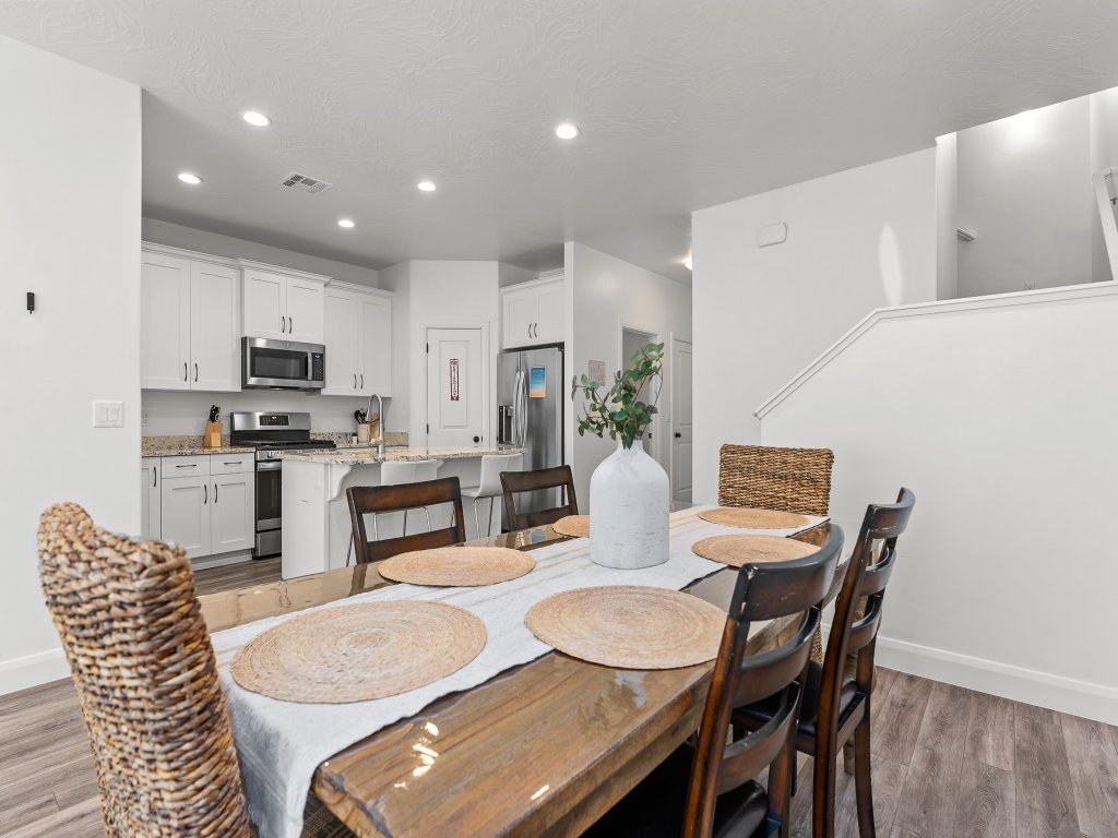 Lazy Poolside Oasis Vacation Rental in Utah - RedAwning