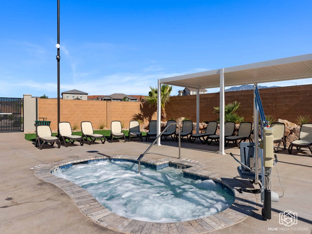 Lazy Poolside Oasis Vacation Rental in Utah - RedAwning