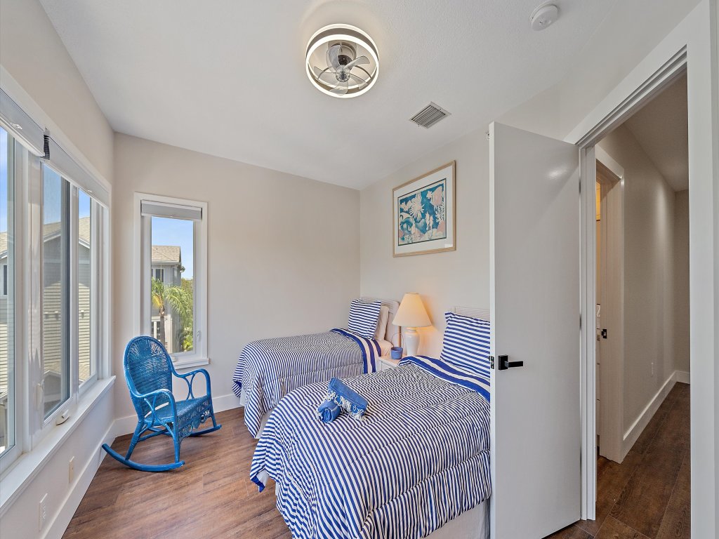 Sunshine Cottage at Cedars Vacation Rental in Longboat Key - RedAwning