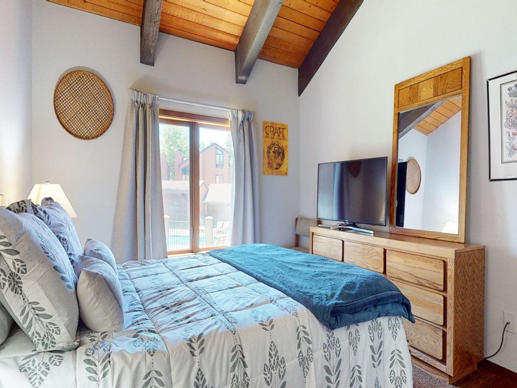 Sunrise #33 Vacation Rental in Mammoth Lakes - RedAwning