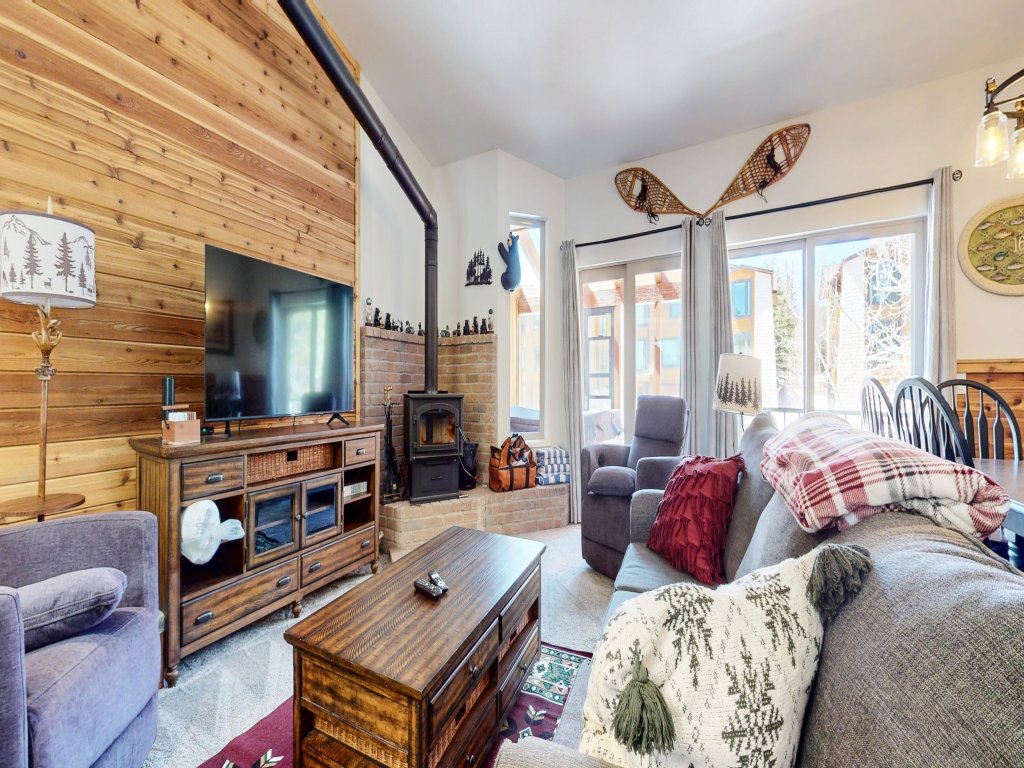 Forest Creek #16 Vacation Rental in Mammoth Lakes - RedAwning