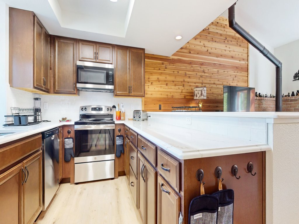 Forest Creek #16 Vacation Rental in Mammoth Lakes - RedAwning