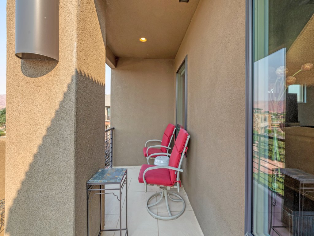 1 Top View Vacation Rental in St. George - RedAwning