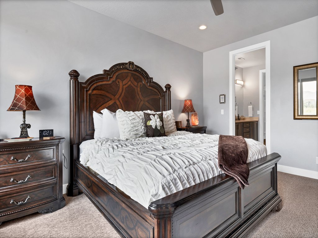 1 Top View Vacation Rental in St. George - RedAwning