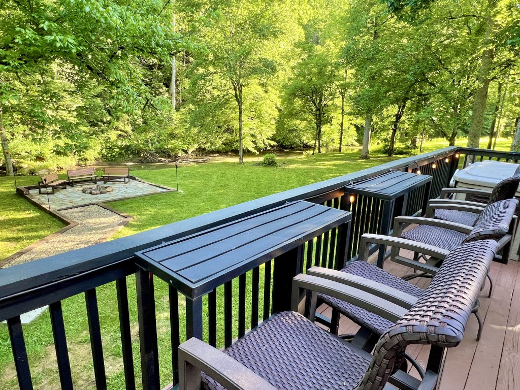 Pure & Simple Vacation Rental in Sevierville - RedAwning