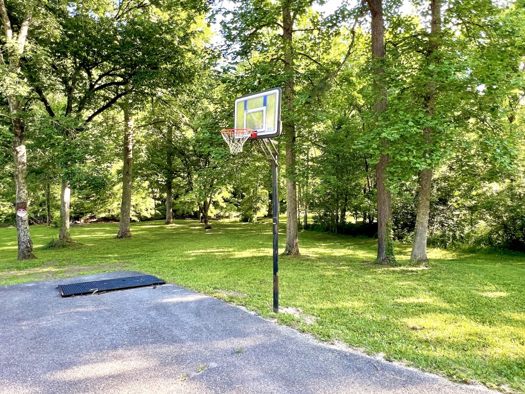 Pure & Simple Vacation Rental in Sevierville - RedAwning