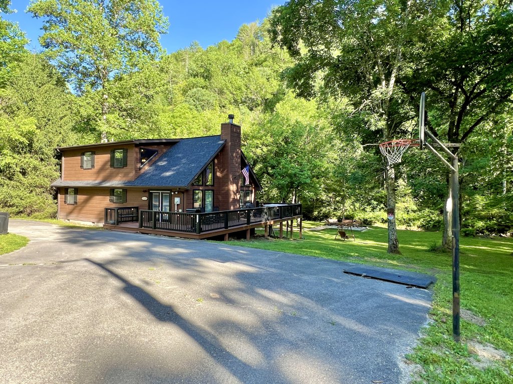 Pure & Simple Vacation Rental in Sevierville - RedAwning
