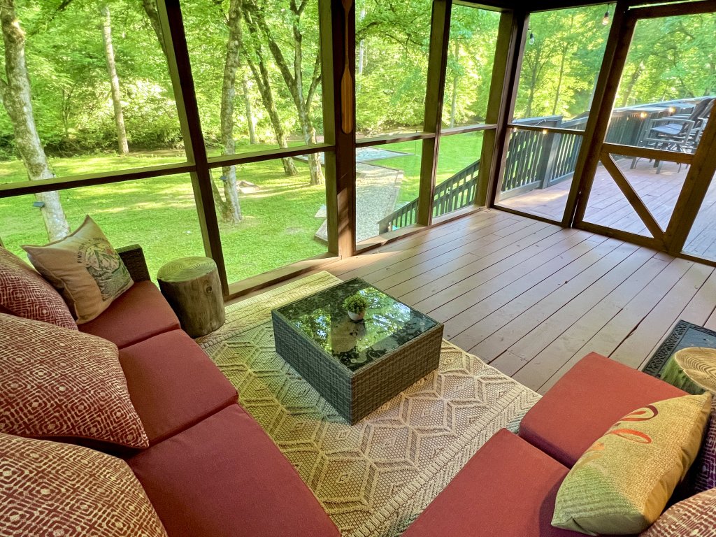 Pure & Simple Vacation Rental in Sevierville - RedAwning