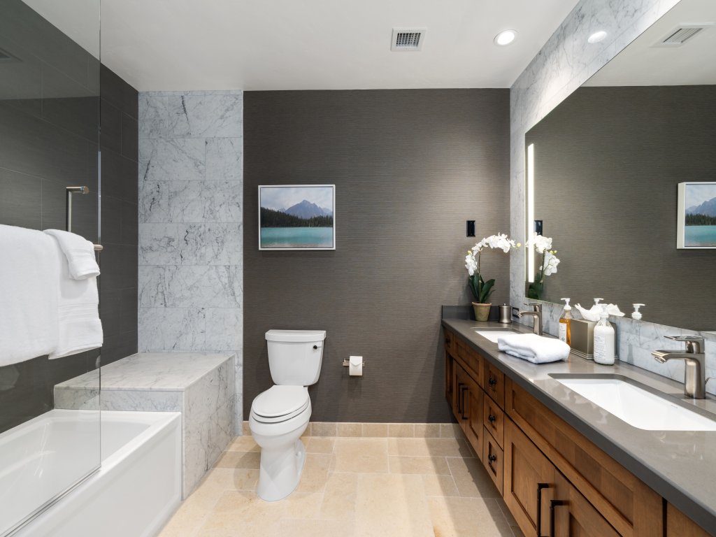 Luxury 4BDR Residence steps from Heavenly Village Vacation Rental in California - RedAwning