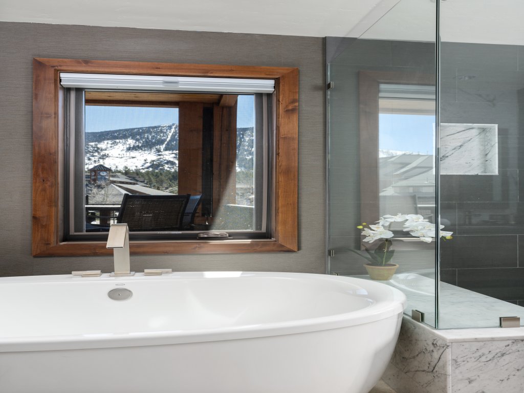 Luxury 4BDR Residence steps from Heavenly Village Vacation Rental in California - RedAwning