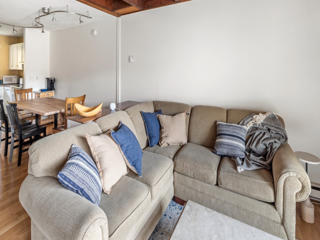 Bolton Condo Vacation Rental in Vermont - RedAwning