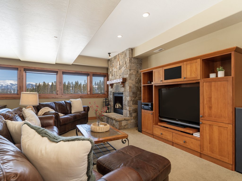 Stagecoach Cabin Vacation Rental in Fraser - RedAwning