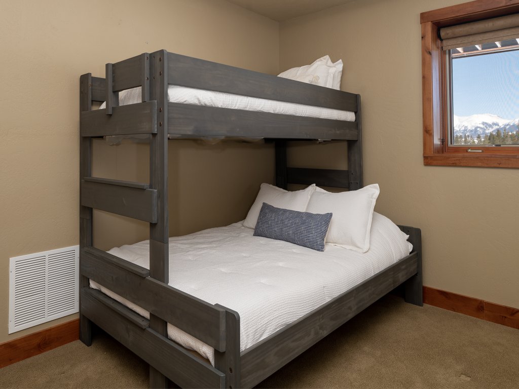 Stagecoach Cabin Vacation Rental in Fraser - RedAwning
