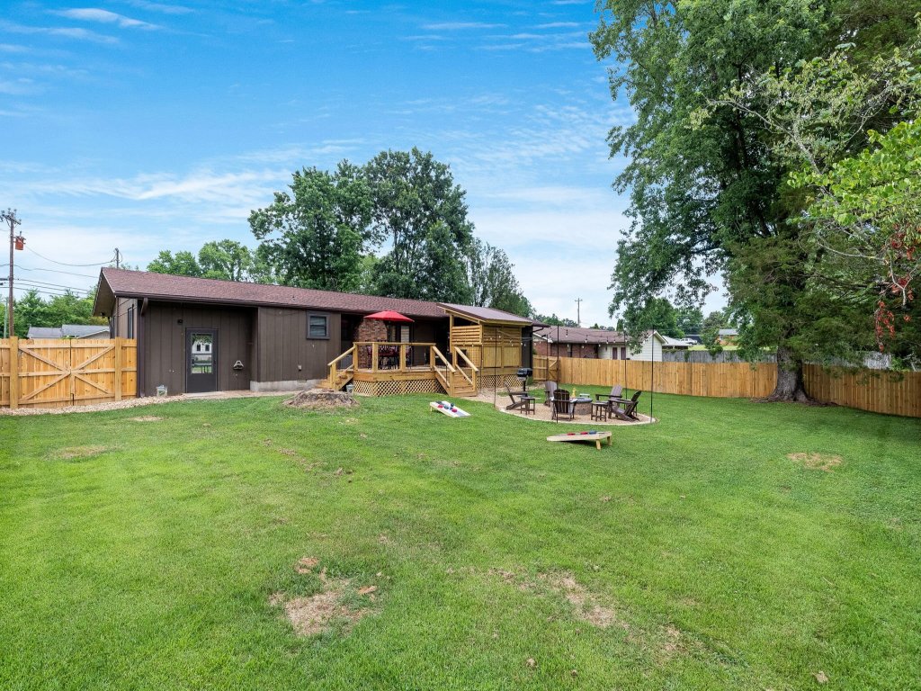 Becca's Place Vacation Rental in Pigeon Forge - RedAwning