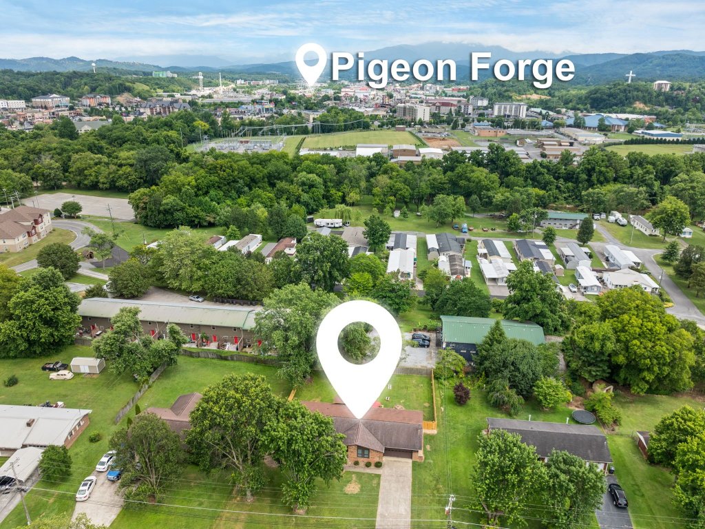 Becca's Place Vacation Rental in Pigeon Forge - RedAwning
