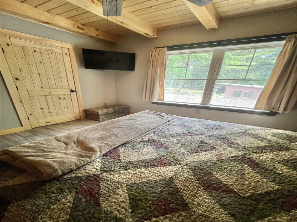 EVA'S PLACE LIMIT 7 Vacation Rental in Maine - RedAwning