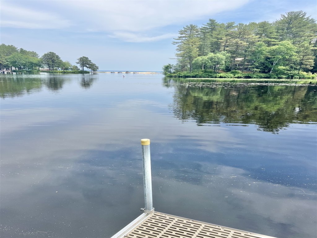EVA'S PLACE LIMIT 7 Vacation Rental in Maine - RedAwning