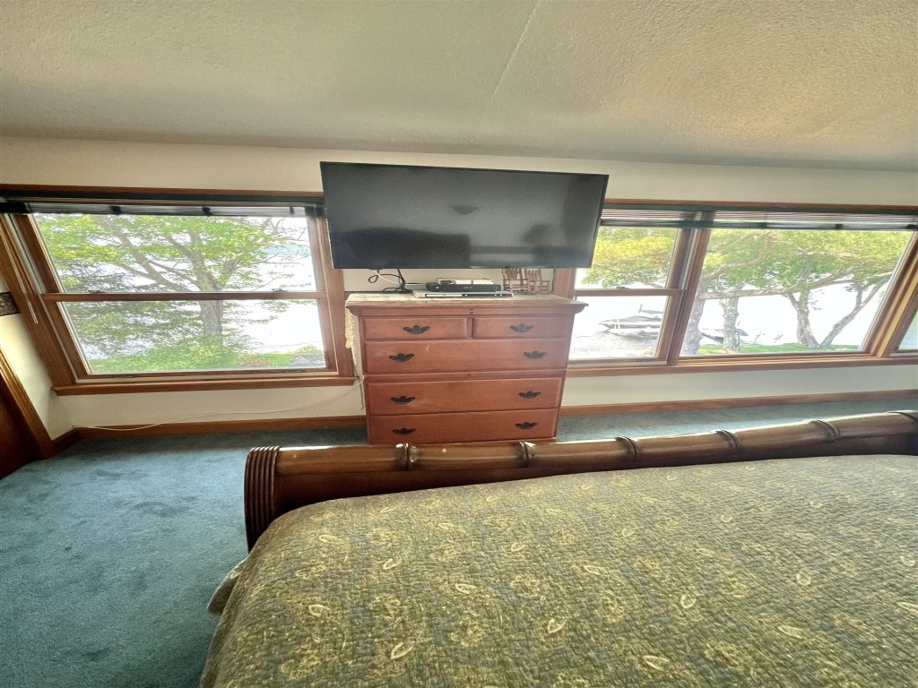 SEBAGO ESCAPE LIMIT 12 Vacation Rental in Maine - RedAwning