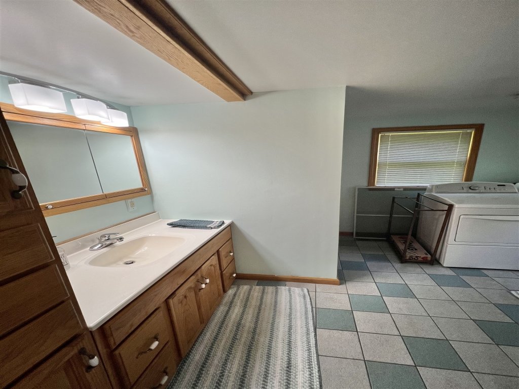 SEBAGO ESCAPE LIMIT 12 Vacation Rental in Maine - RedAwning