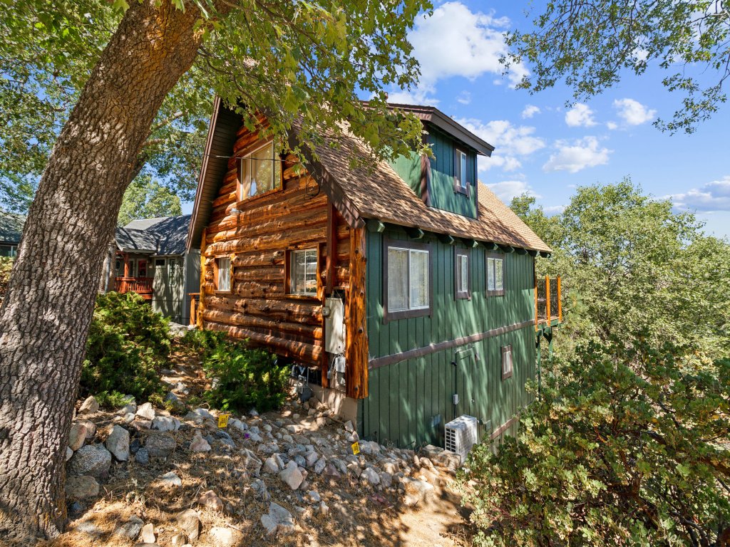 Timeless Traditions Luxury Lake Arrowhead Log Cabin Vacation Rental in Lake Arrowhead - RedAwning