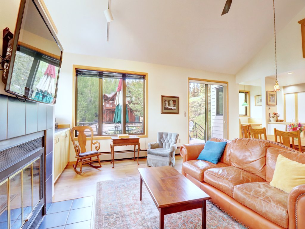 195 Eastridge Vacation Rental in Dillon - RedAwning