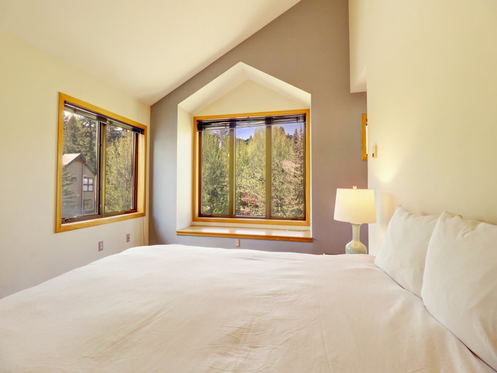 195 Eastridge Vacation Rental in Dillon - RedAwning