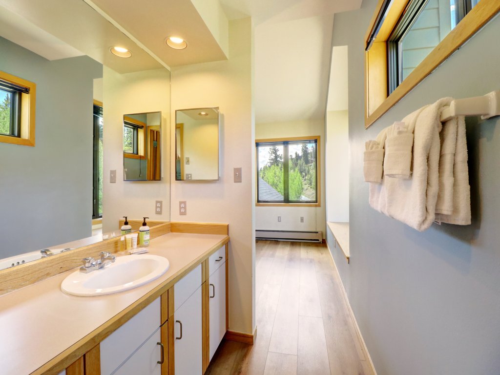 195 Eastridge Vacation Rental in Dillon - RedAwning