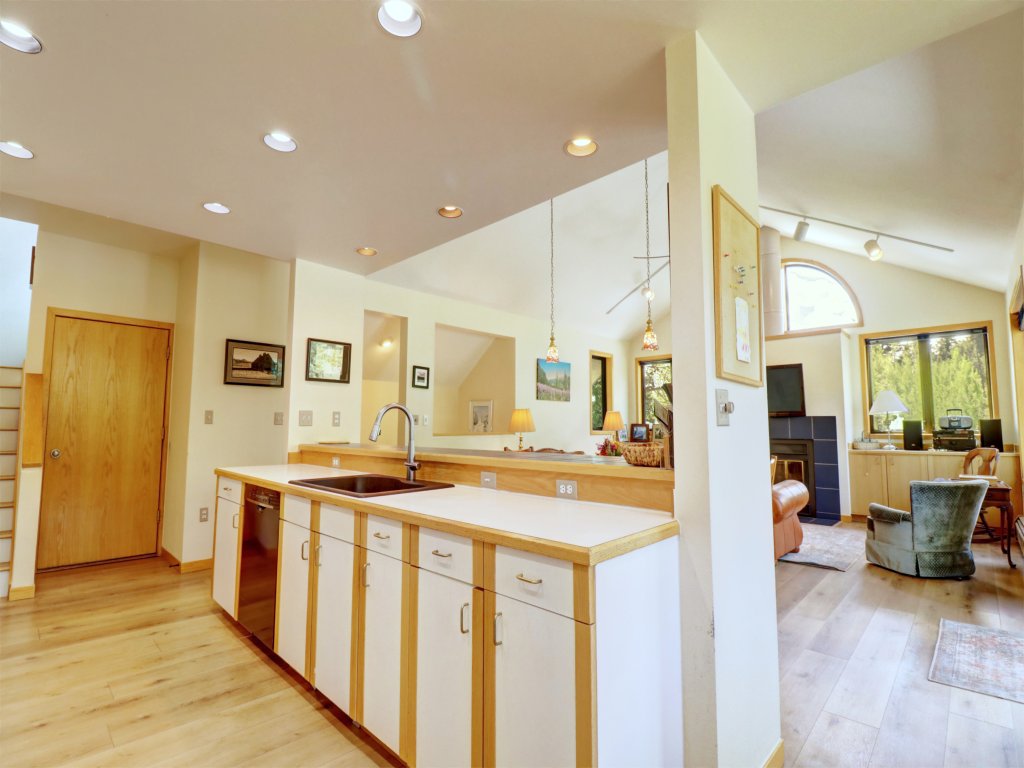 195 Eastridge Vacation Rental in Dillon - RedAwning