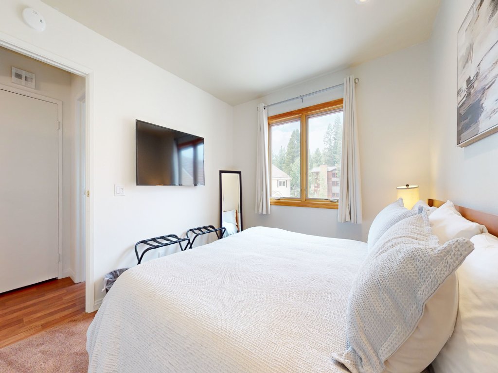 Lakeview Villas #24 Vacation Rental in Mammoth Lakes - RedAwning